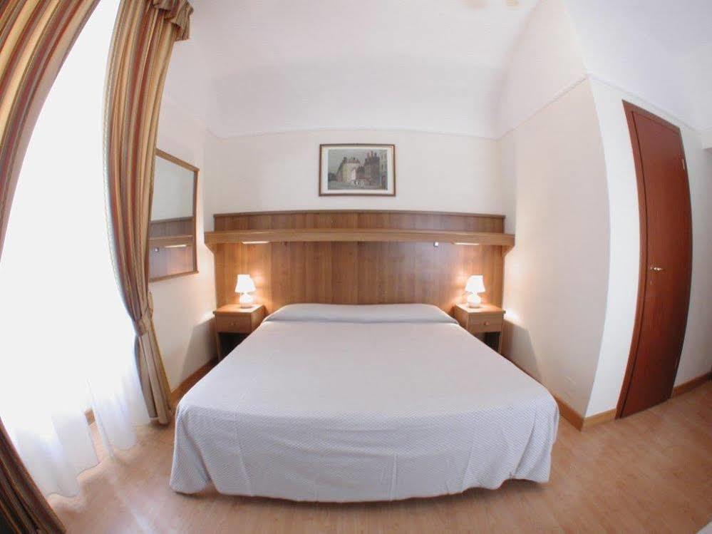 Hotel Altavilla 9 Рим Экстерьер фото