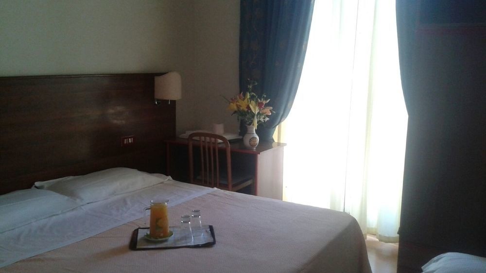 Hotel Altavilla 9 Рим Экстерьер фото