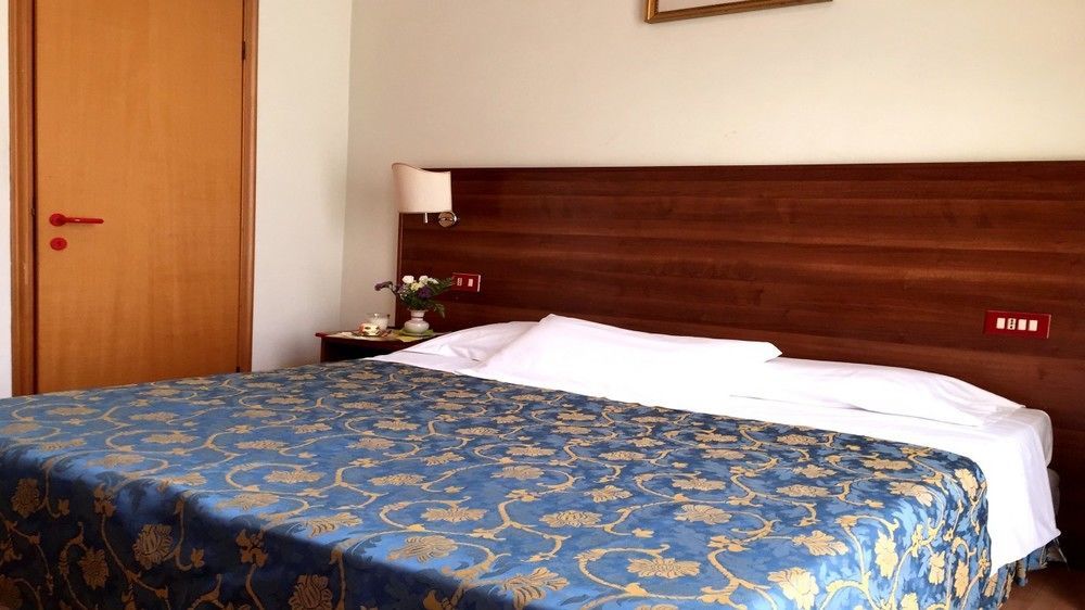 Hotel Altavilla 9 Рим Экстерьер фото